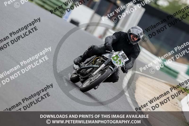 Vintage motorcycle club;eventdigitalimages;mallory park;mallory park trackday photographs;no limits trackdays;peter wileman photography;trackday digital images;trackday photos;vmcc festival 1000 bikes photographs